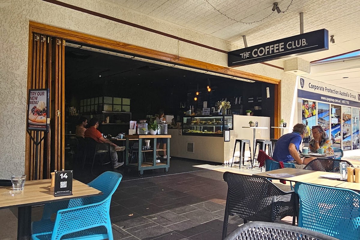 The Coffee Club Café - Gladstone Grand Hotel-4